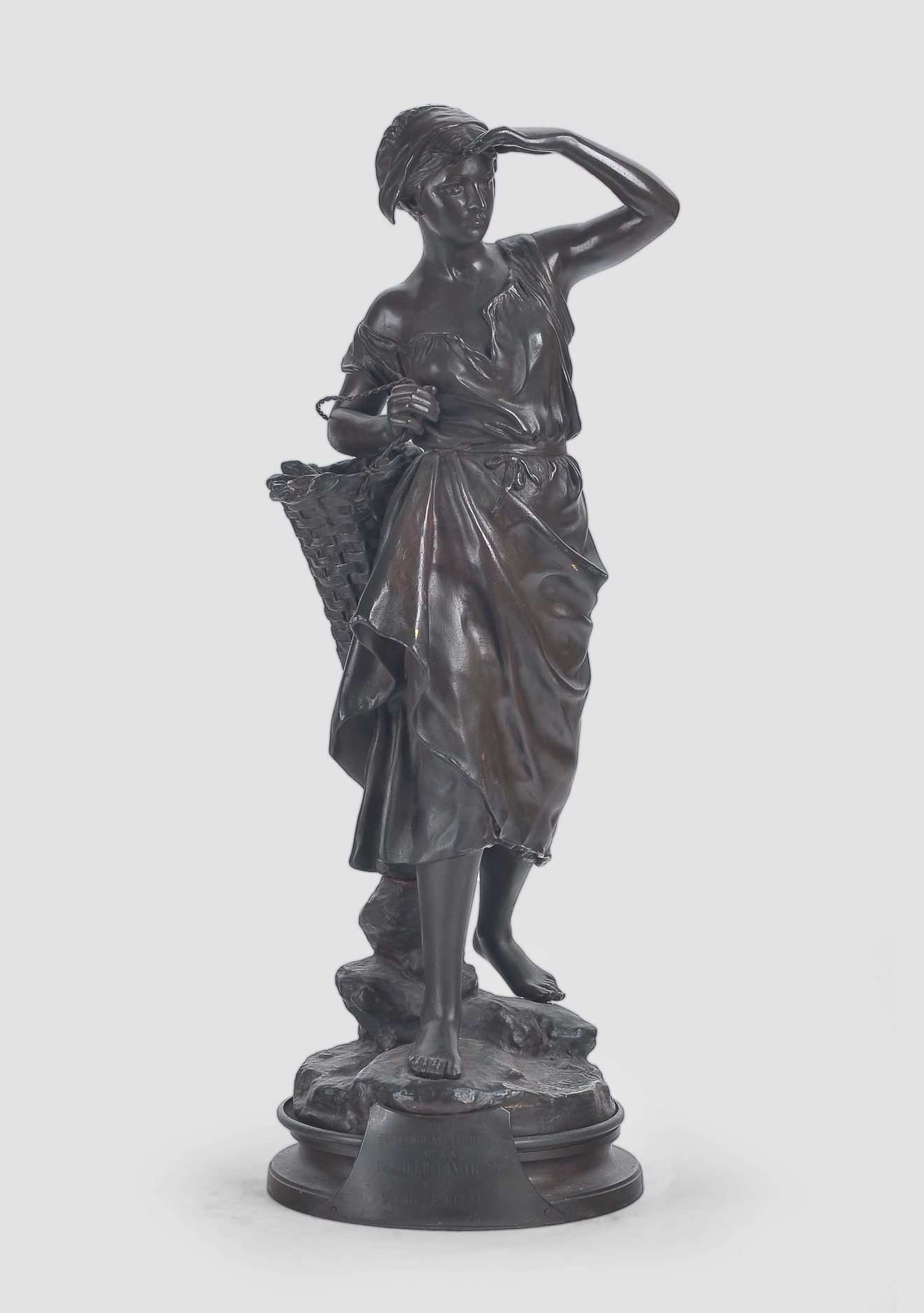 Null 尤金-洛朗


法国 1832 - 1898


渔女


青铜铸成，有光泽


高55厘米