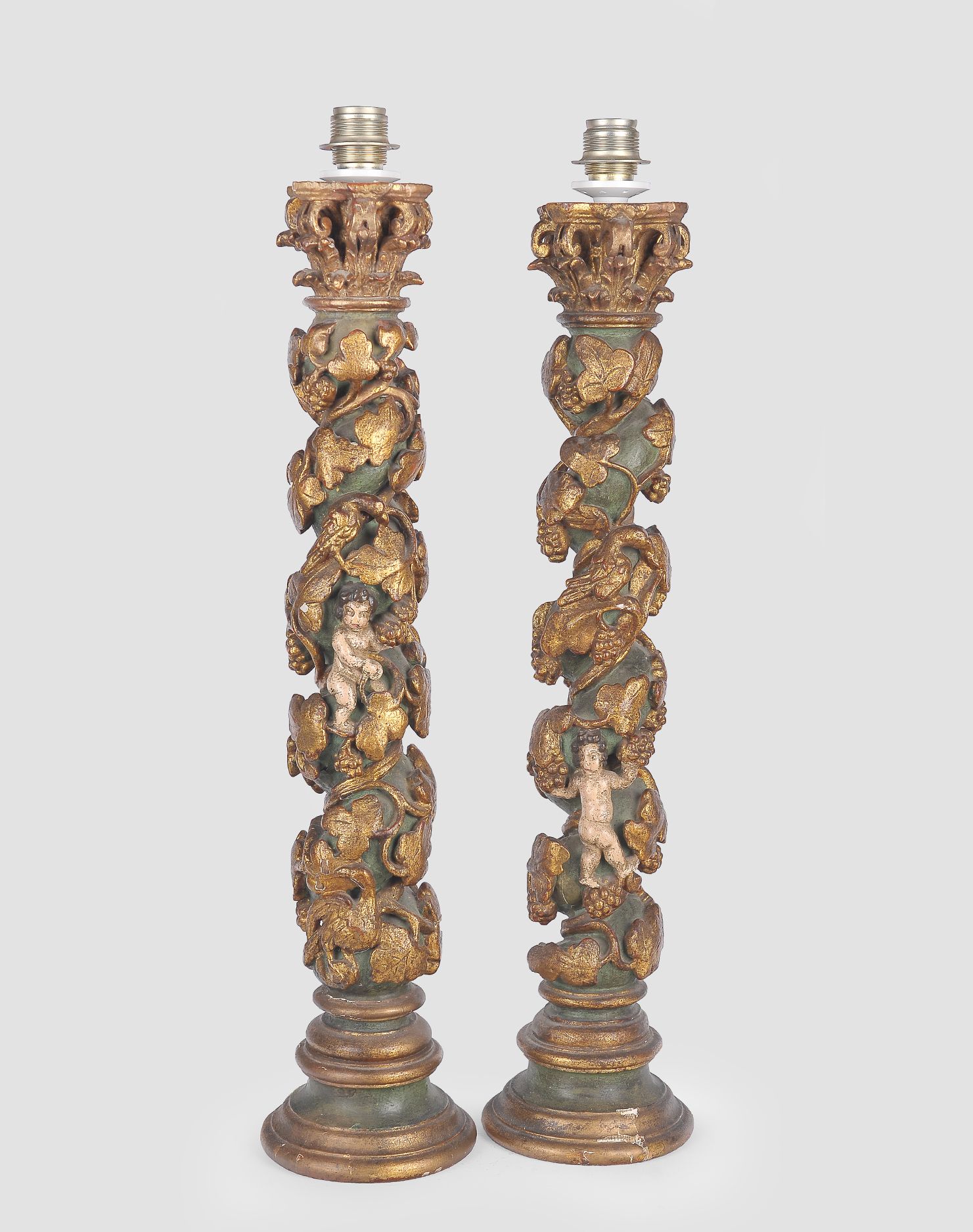 Null 一对柱子


巴洛克风格，17世纪


雕花和多色木


作为灯脚安装


高72厘米