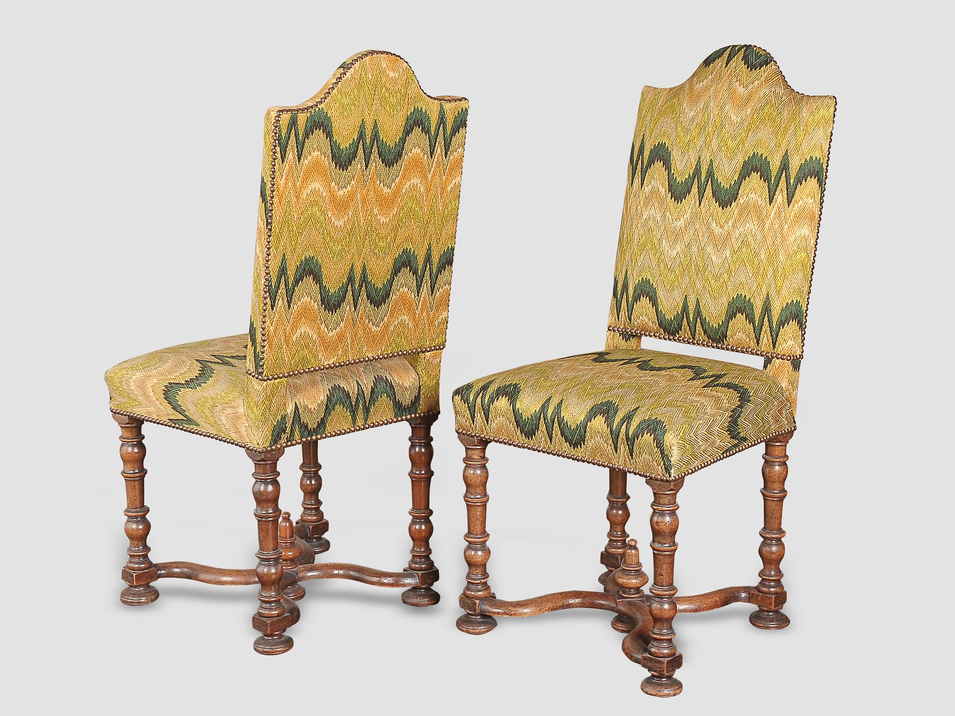 Null 一对椅子


巴洛克风格


南德，18世纪中期


高107厘米，宽48厘米，深49厘米