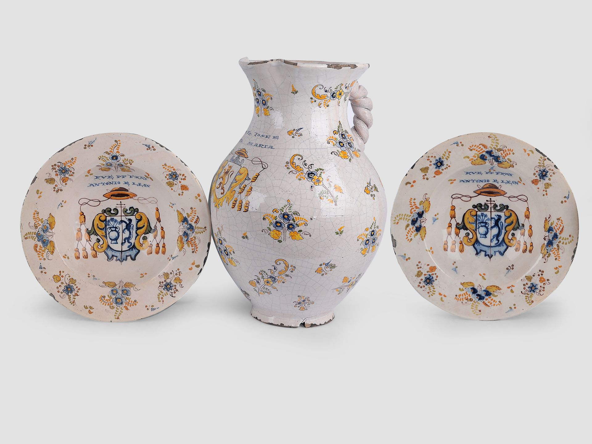 Null 辉石套装


壶和盘子


意大利，19世纪





一个大壶


高42厘米





两个盘子


30厘米