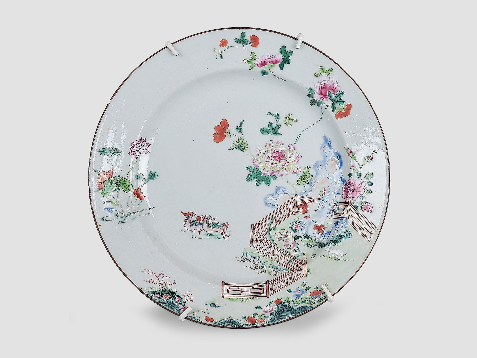 Null 盘子


中国，泉龙 1736-1795


玫瑰家族


18/19世纪


22,5厘米