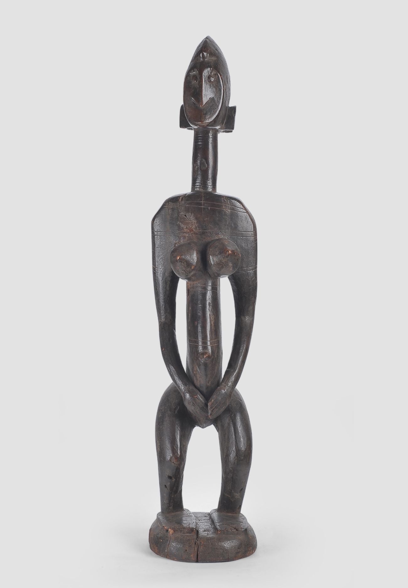 Null Weibliche Ahnenfigur


Dogon / Mali, vor 1970


Hartholz


Höhe 98 cm