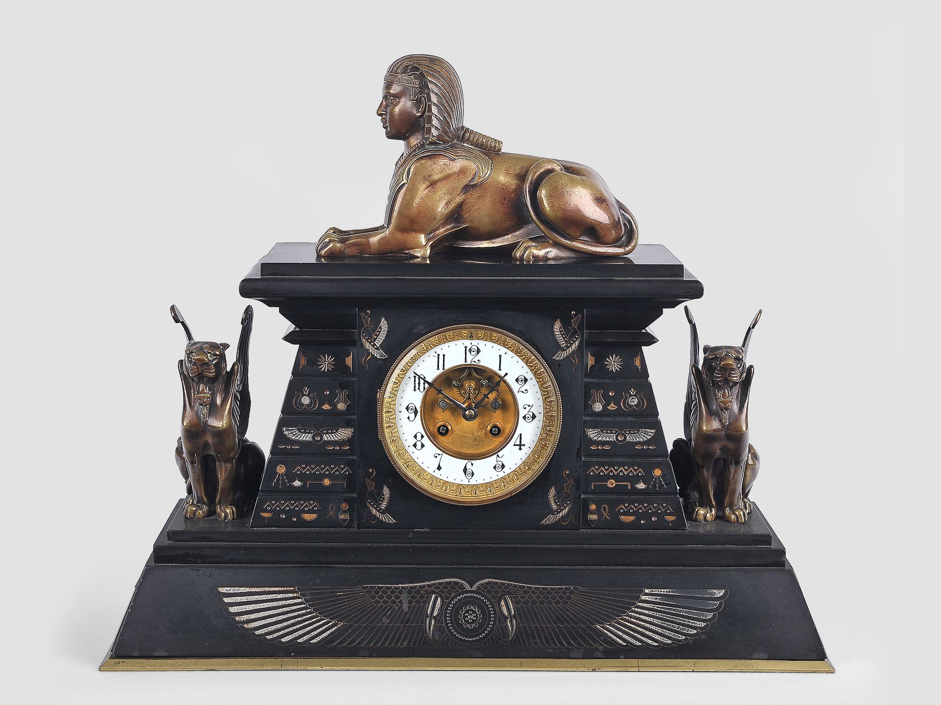 Null Art Deco mantel clock


Retour d’Egypte


Vienna, ca. 1925


Black marble w&hellip;