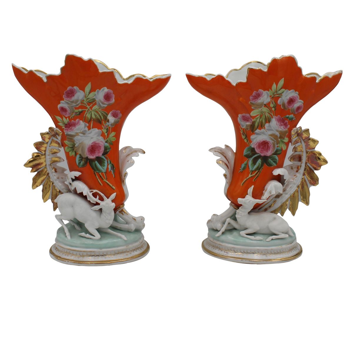 COPPIA DI VASI - PAIR OF VASES 古董瓷器，底部装饰有动物，橙色背景上有镀金的装饰图案。法国。19世纪晚期。Cm H 32
古代瓷器&hellip;