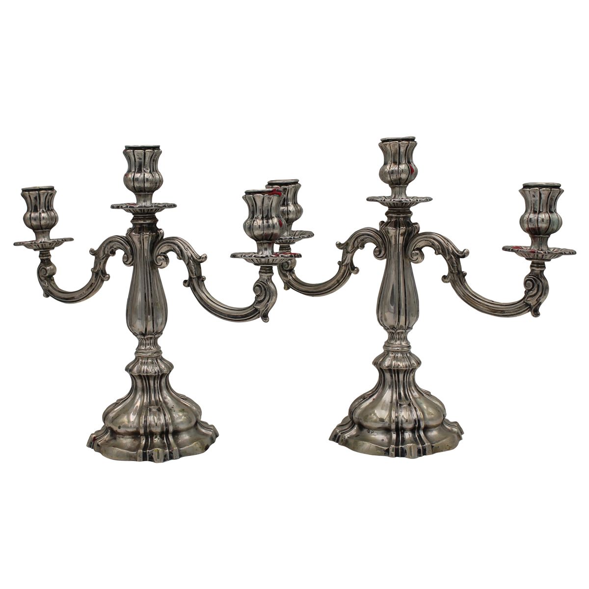COPPIA DI CANDELABRI A TRE LUCI - PAIR OF THREE-LIGHTS CANDLESTICKS Embossed sil&hellip;