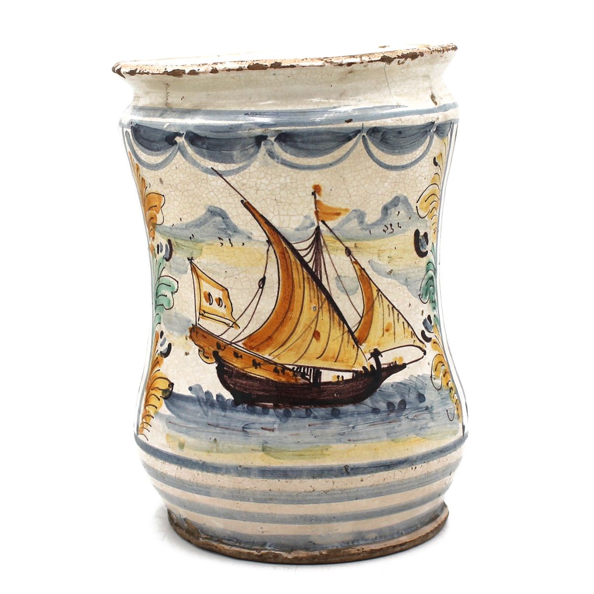 CILINDRO - CYLINDER 古老的马约里卡，在奶油色的地面上装饰着风景和帆船。意大利南部。19世纪初。Cm H 25
古代马乔利卡，在奶油色背景上装&hellip;