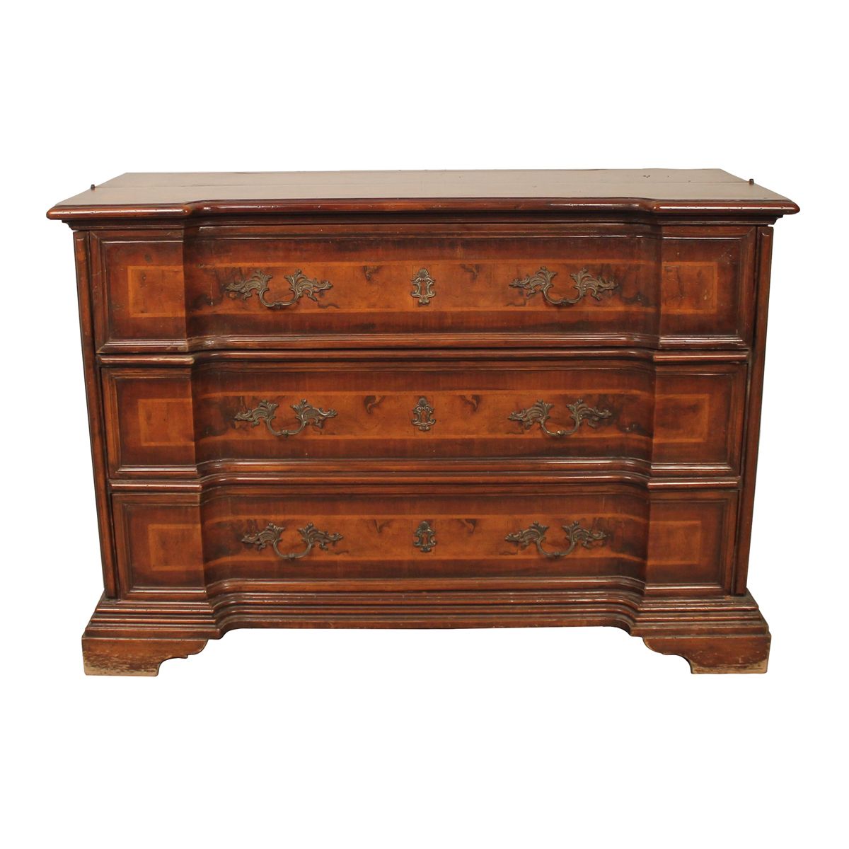 CASSETTONE - COMMODE Carved walnut with three drawers, the first of which has a &hellip;