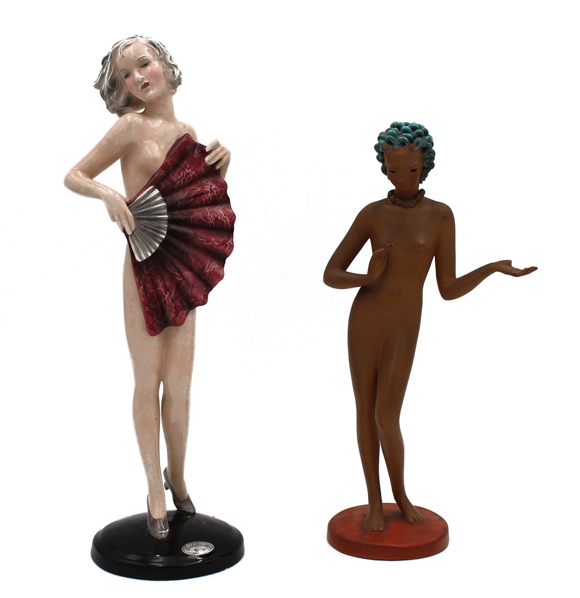 NUDI FEMMINILI - FEMALE NUDES 两件多色瓷器雕像，底座下标有Goldscheider的字样（破损和丢失）。20世纪初。Cm H 37&hellip;