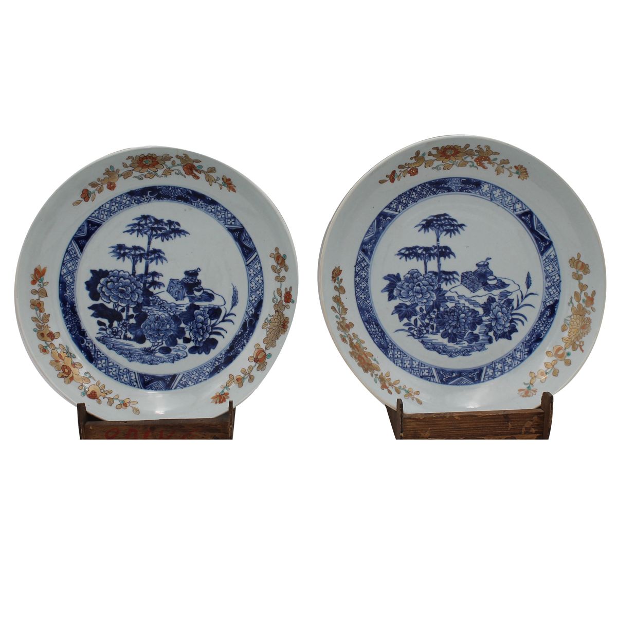 LOTTO DI QUATTRO PIATTI - LOT OF FOUR DISHES Antique polychrome porcelain decora&hellip;
