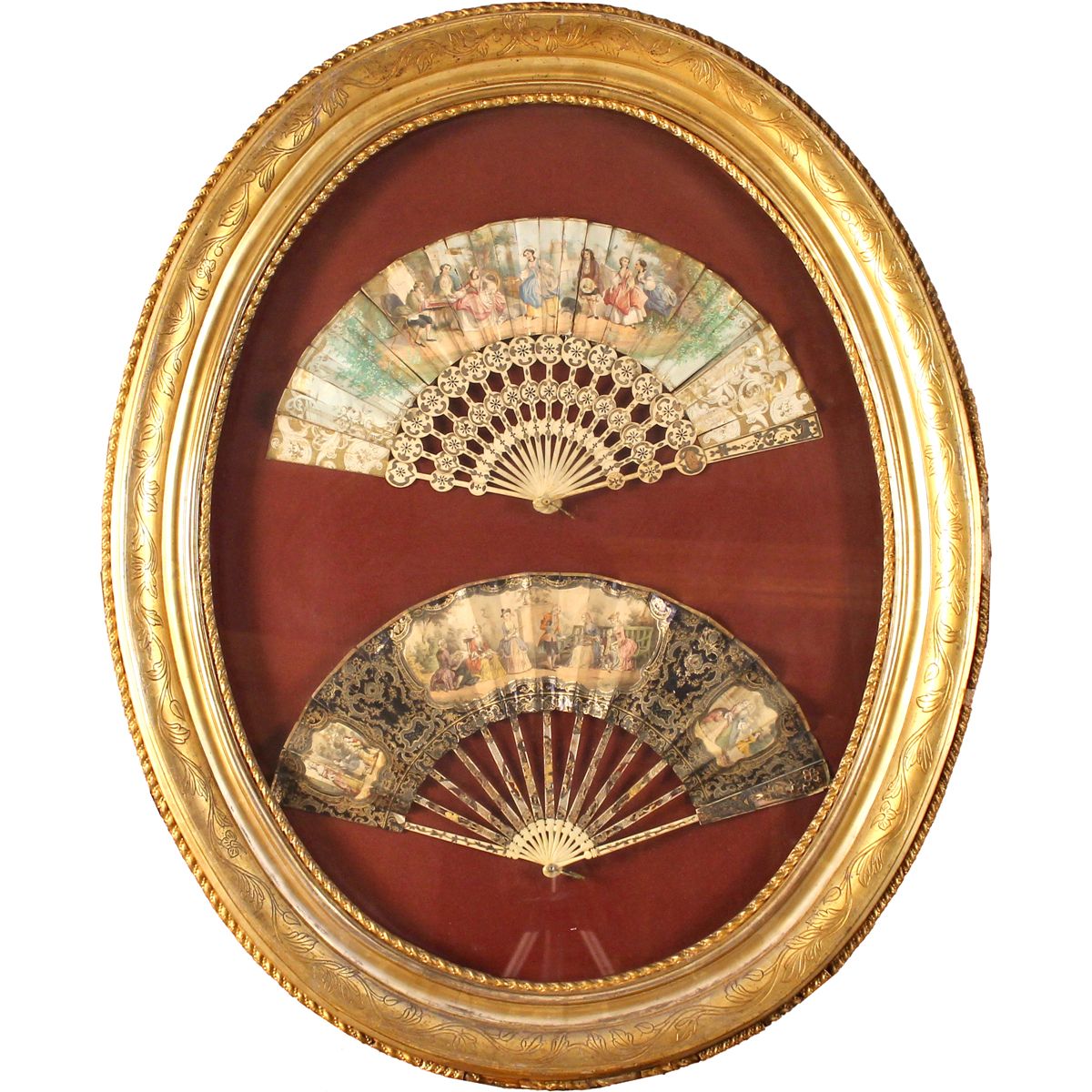 DUE VENTAGLI IN CORNICE OVALE - TWO FANS IN OVAL FRAME 雕刻和镀金的木材。19世纪。Cm 94x78 (框&hellip;