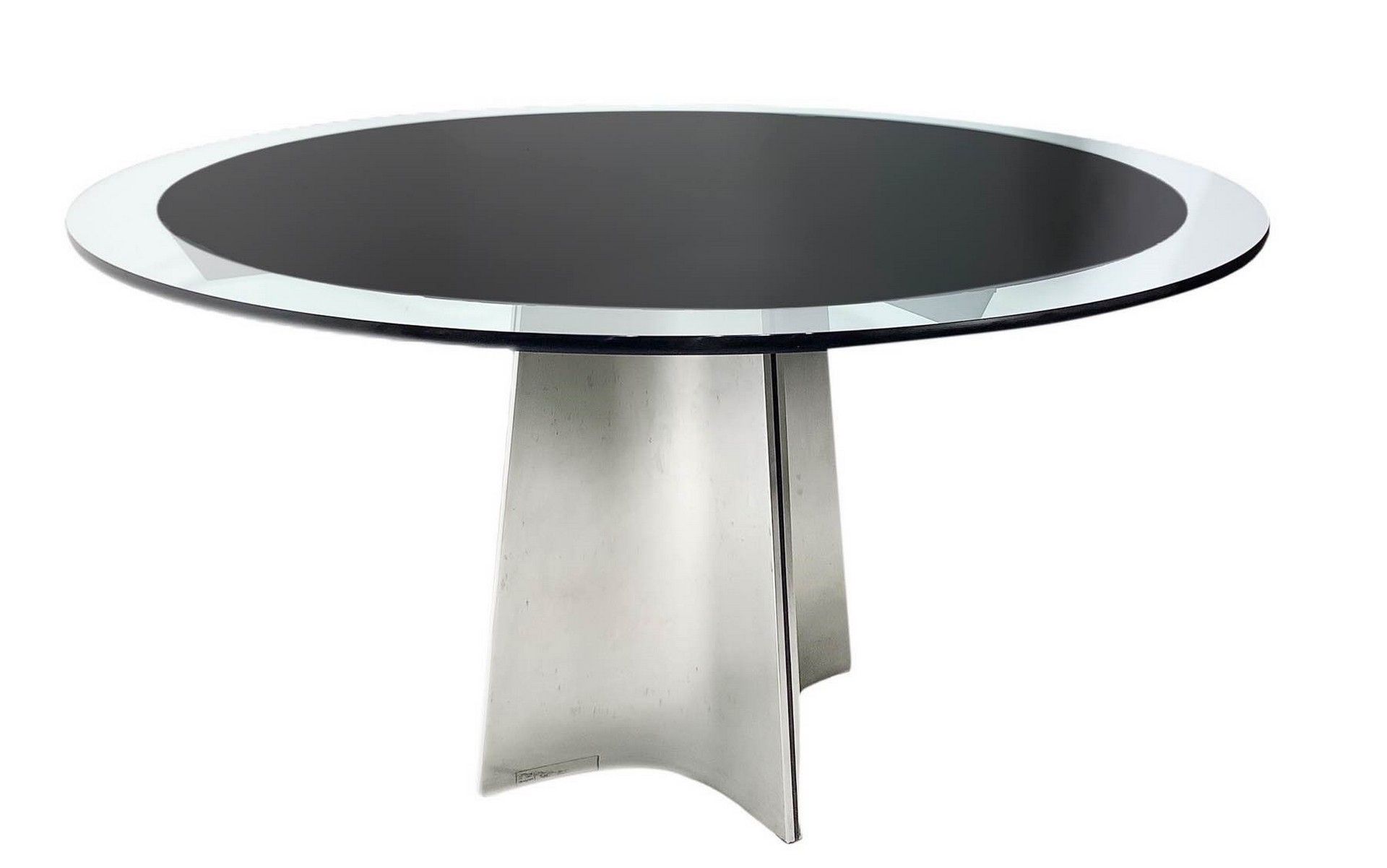 Null Table avec structure en acier, années 70. Diamètre 130 cm, h 72 cm. Détails&hellip;