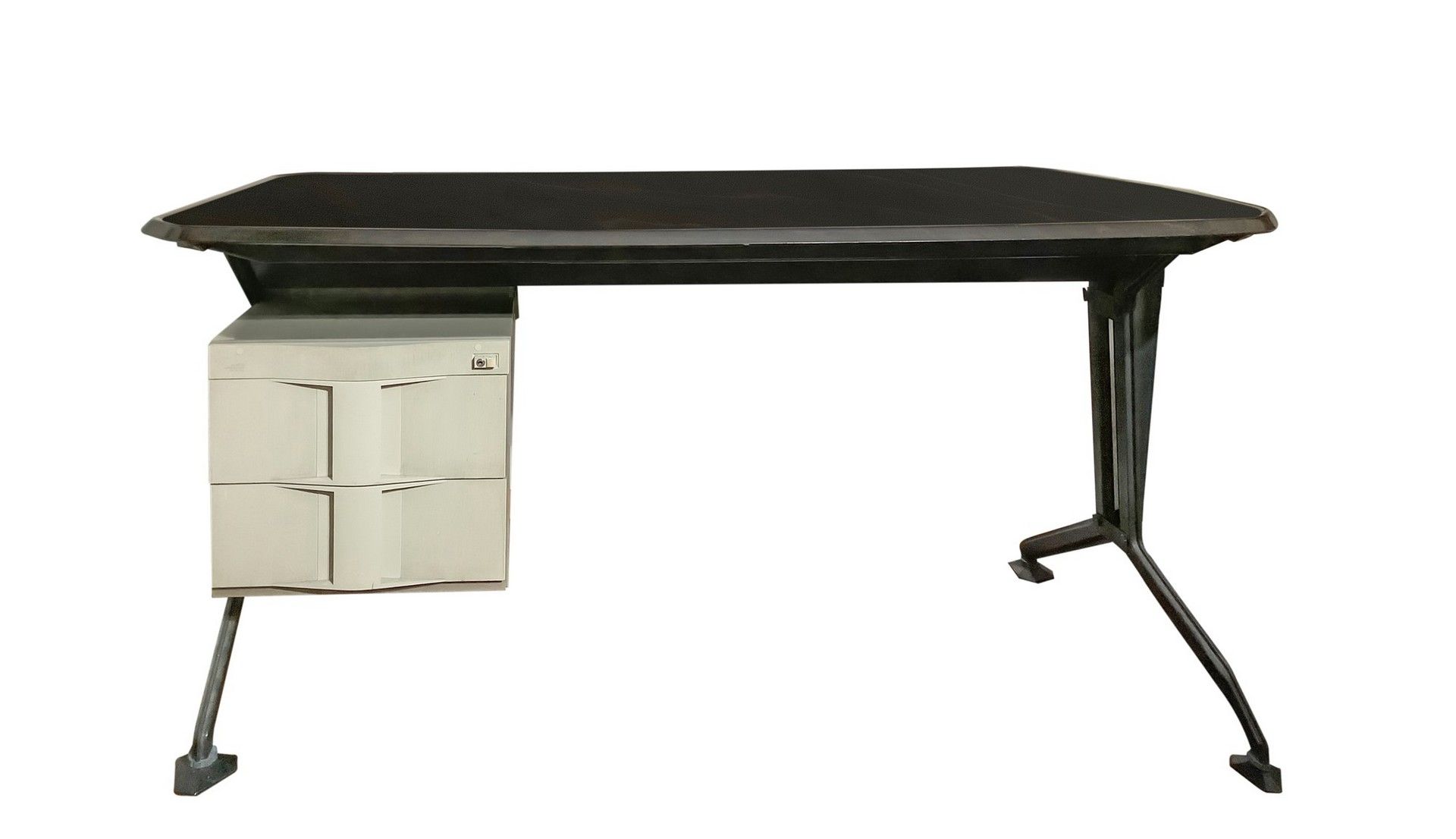 Produzione Olivetti, Disegno B.B.P.R Synthesis model, desk in lacquered metal in&hellip;