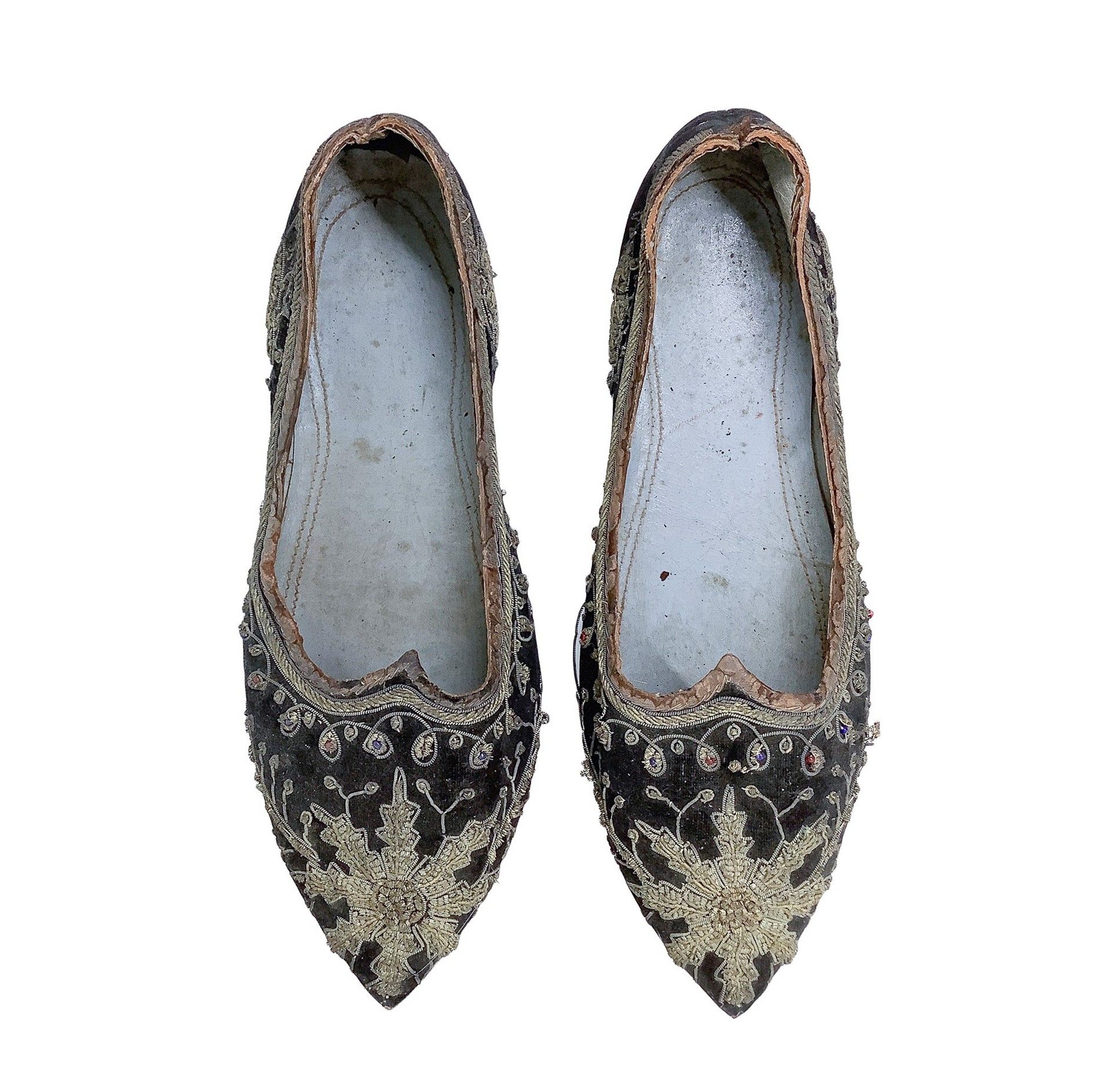 Null Scarpe pantofola d'epoca, scarpe nobili ricamate dell'inizio del 19° secolo