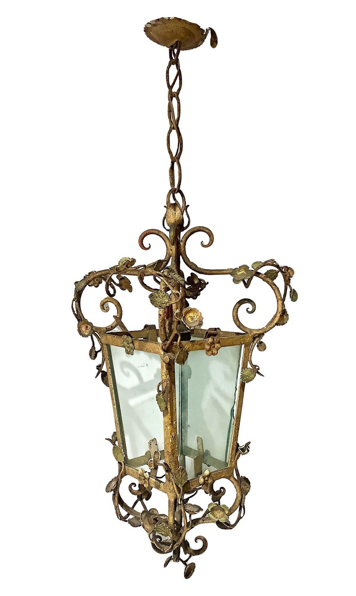 Null 镀金金属灯笼形状的一盏吊灯，高45厘米，缺少玻璃。