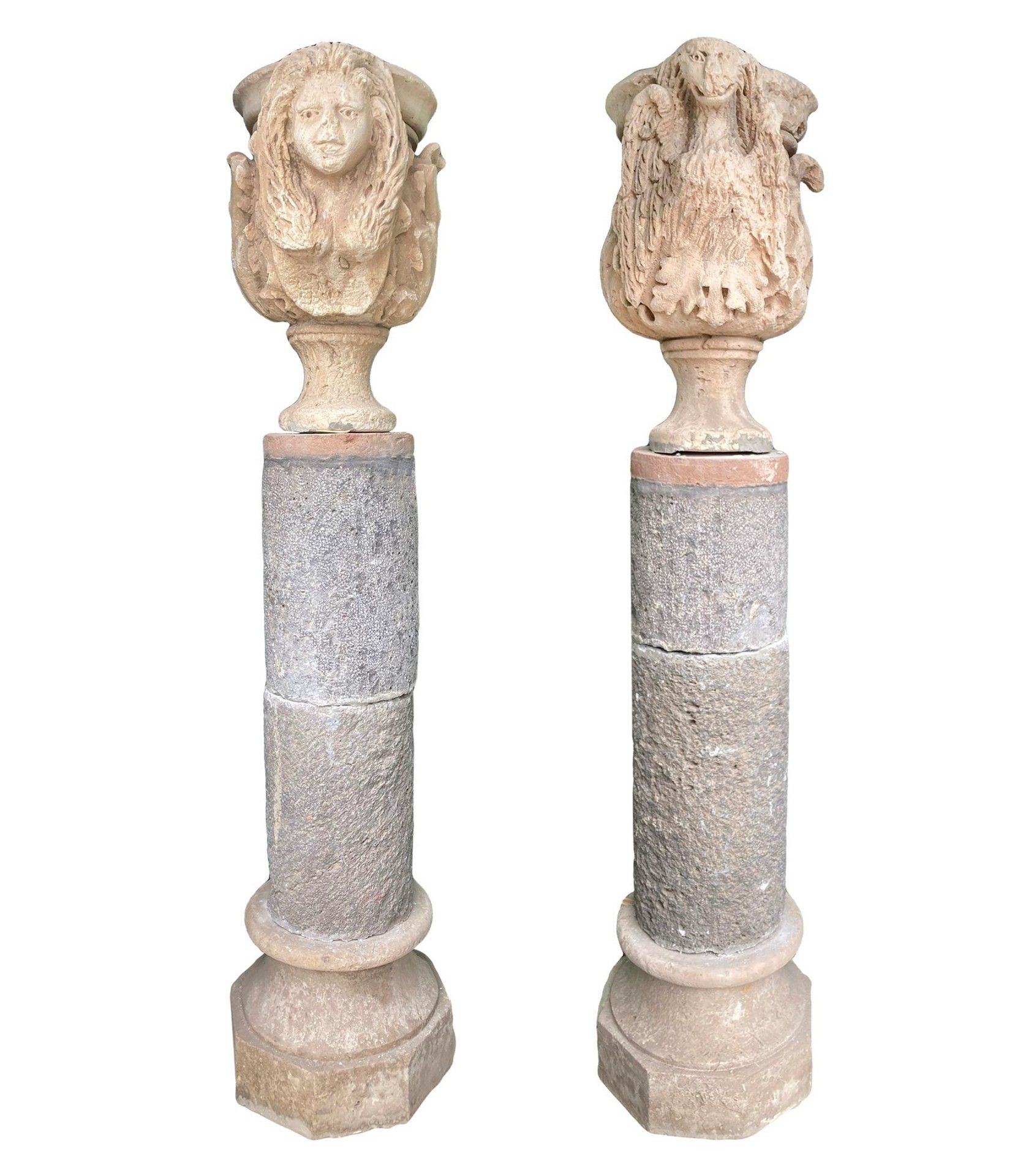 Null 一对柱子，上面有17世纪的花瓶，描绘了一个女人和一只鹰，18世纪初（1693年地震后）来自Val di Noto的熔岩和砂岩雕刻，高165厘米 每个柱&hellip;