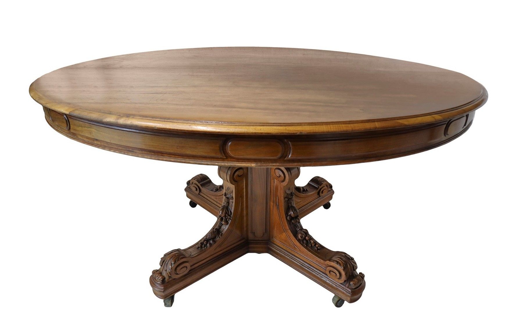 Null 椭圆形150 x 130厘米，高76厘米的可扩展桌子 胡桃木可扩展的桌子，有5个服务扩展（50 x 130厘米）。