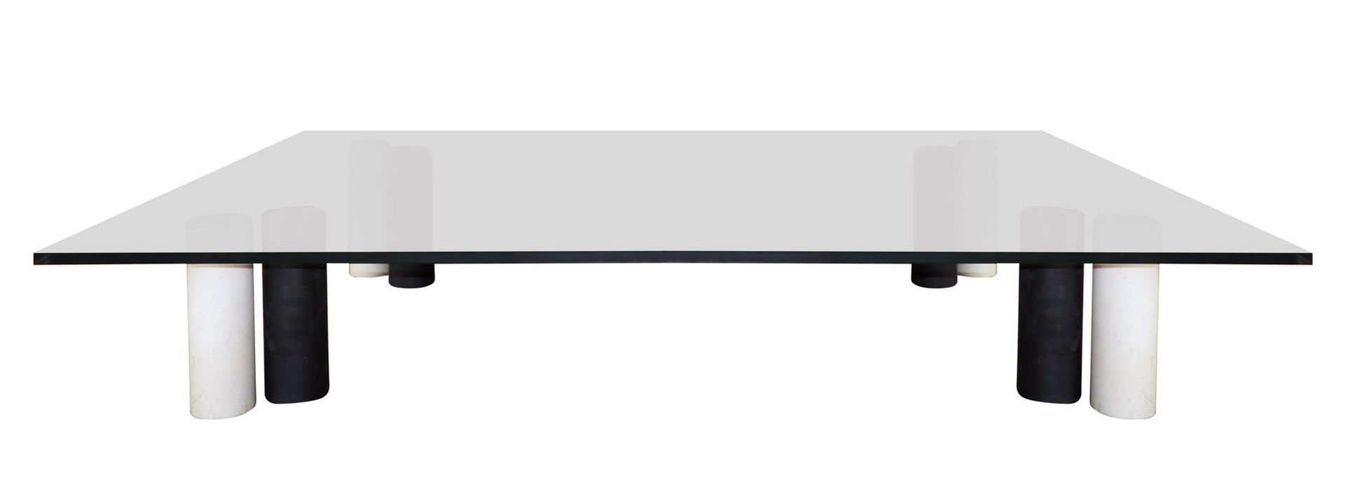 Null Tavolo basso quadrato con piedi di appoggio formati da elementi geometrici &hellip;