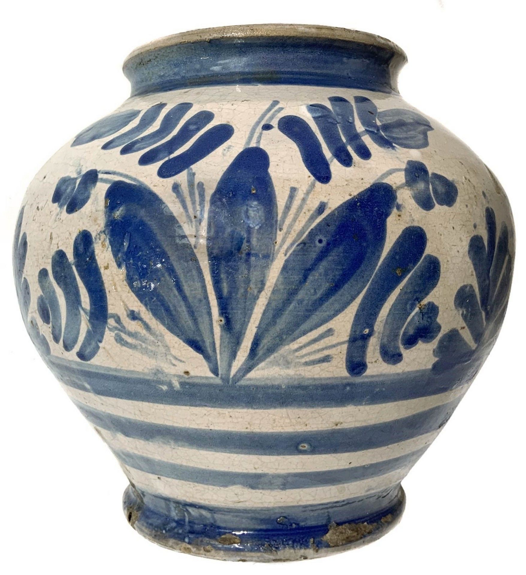 Null Caltagirone马约利卡碗，1755年，高17厘米，装饰有蓝色的叶子。西西里岛用蓝色的叶子做装饰。西西里岛