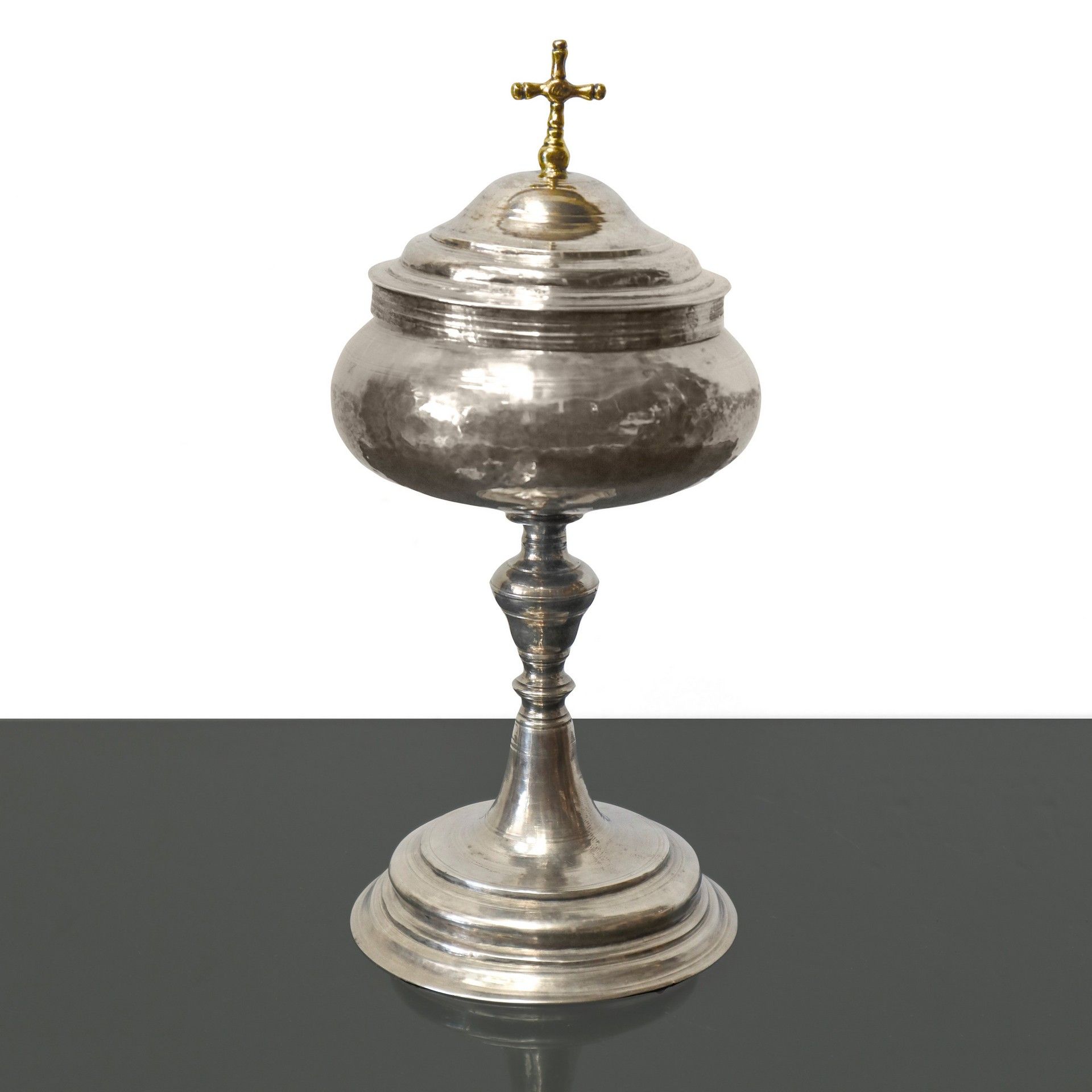 Null 银质圣杯，18世纪，312克，高22厘米，打孔的巴勒莫，高飞的鹰。