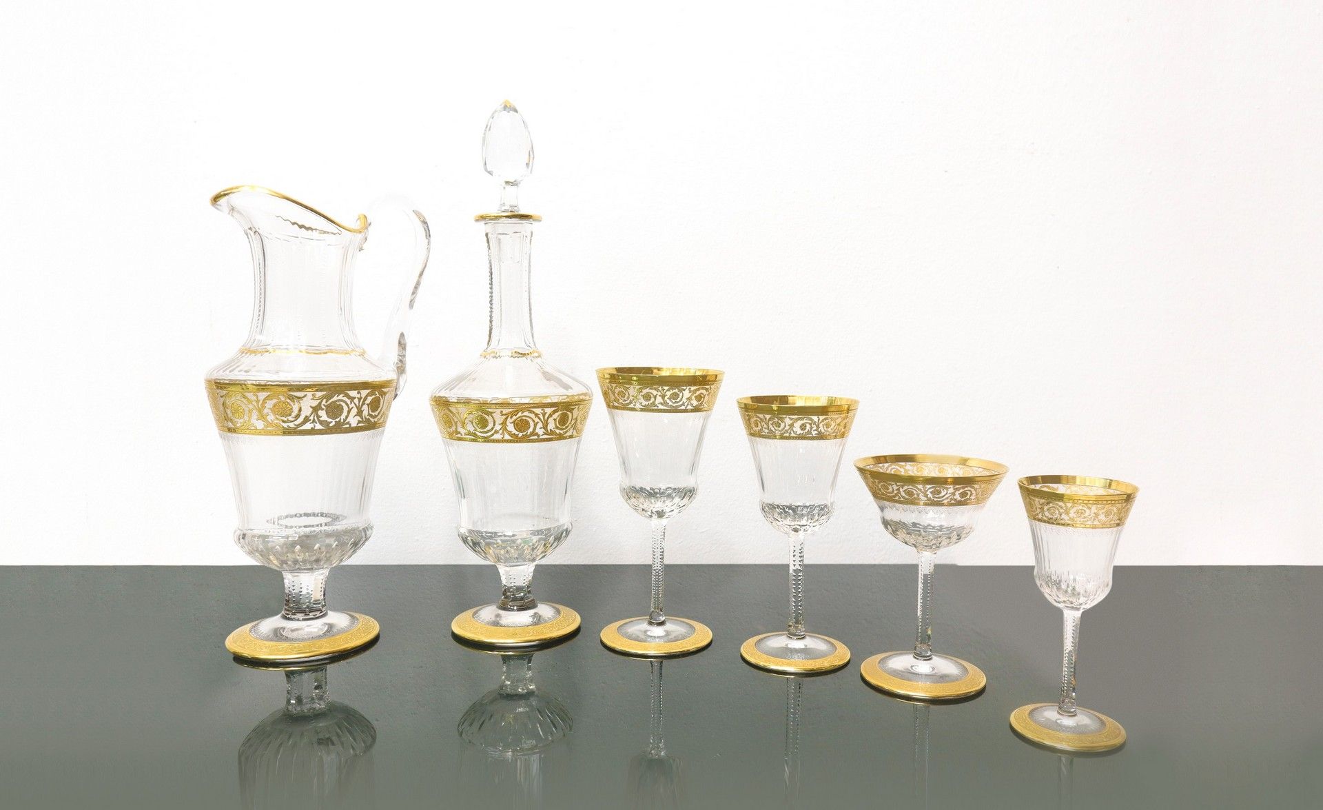Saint Louis 圣路易斯（法国1586年）-一套48号玻璃杯和瓶子，装饰 "THISTLE GOLD"，20世纪 12个水杯，12个酒杯，12个杯子，1&hellip;