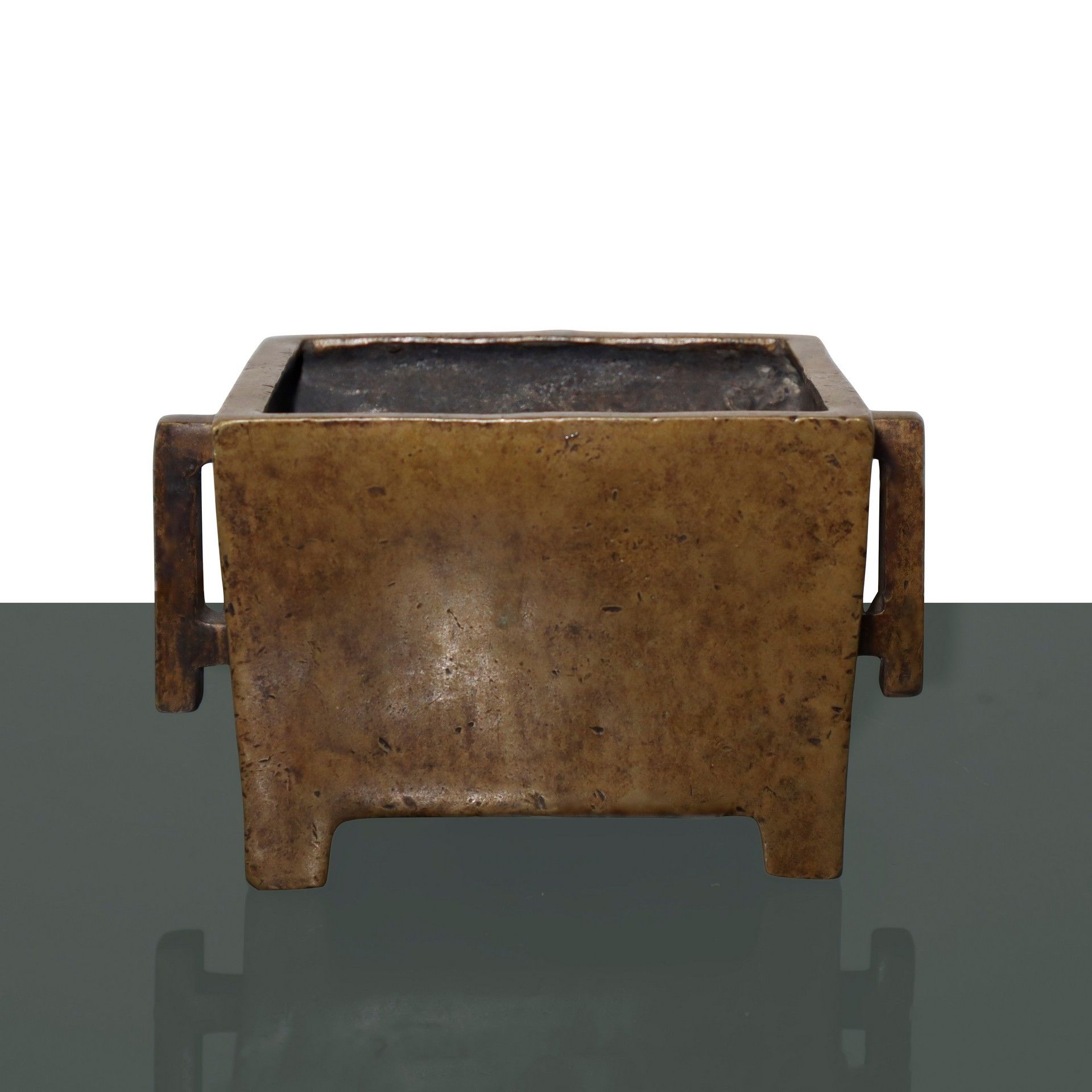 Null Encensoir en cuivre, dynastie Ming L cm 10,5 x 7,8 x h 8,2 Période de Ming &hellip;