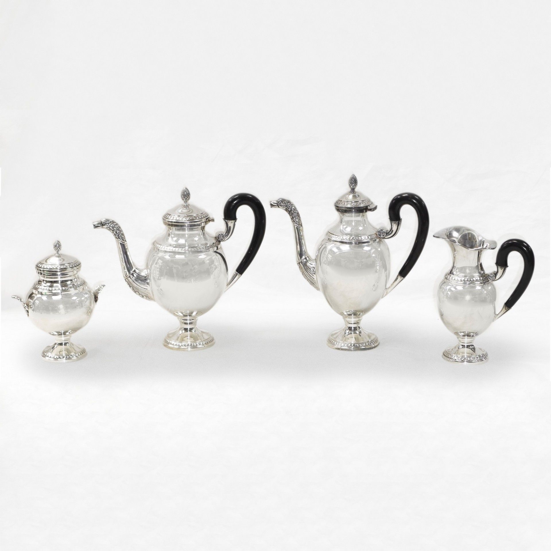 Null Service à thé en argent de style Empire., 20e siècle Cafetière, théière, po&hellip;