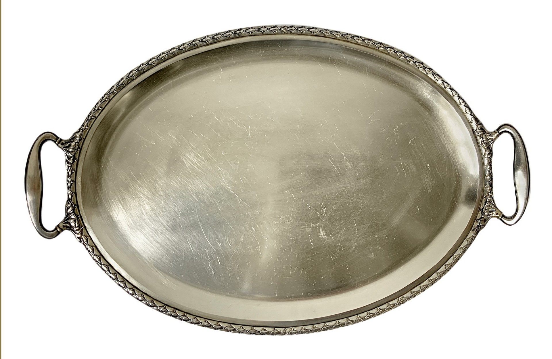 Null Vassoio ovale in argento 800 , Primi XX secolo Cm 57x37 Vassoio con manici.&hellip;