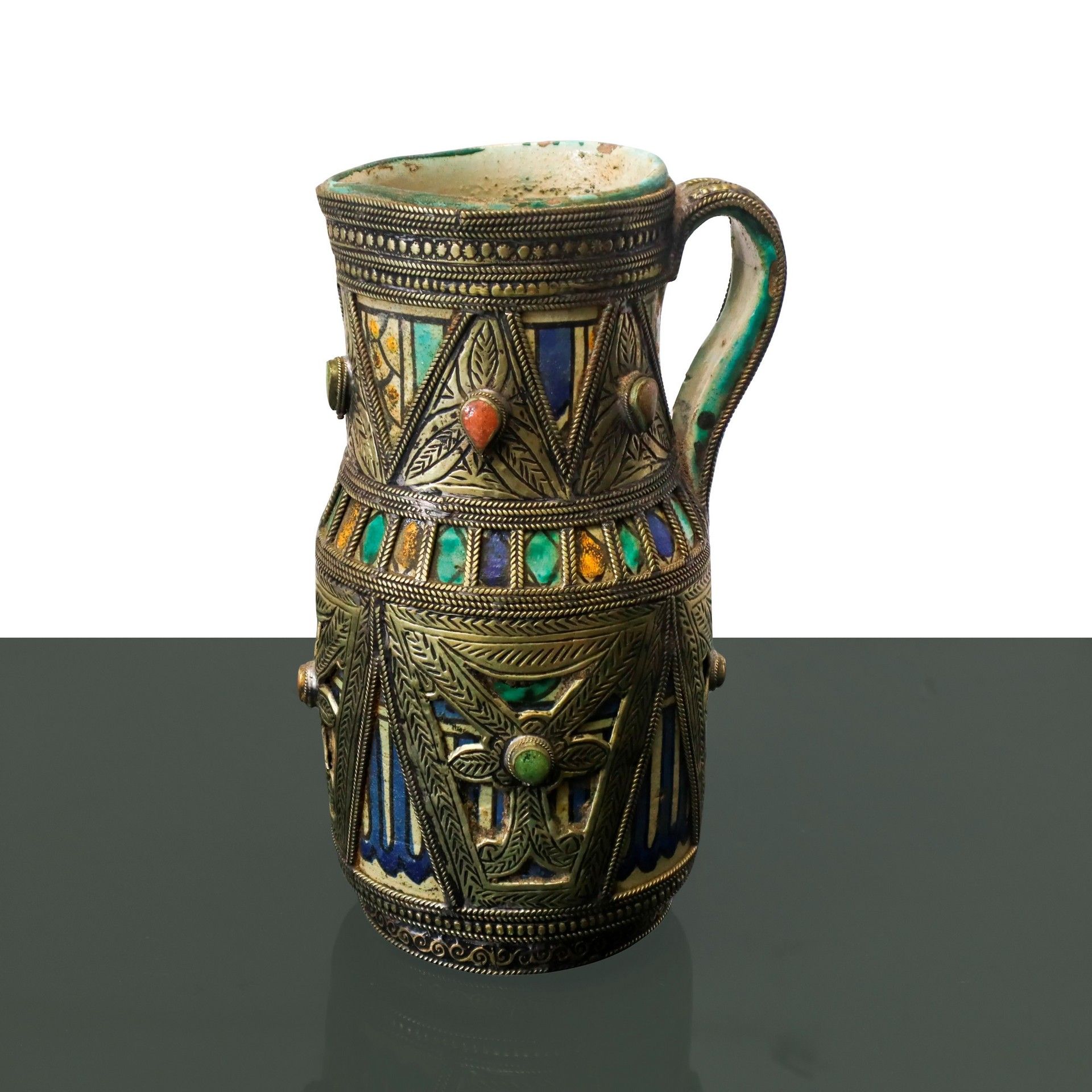 Null Berber pourer with hand-painted majolica handle, Early 20th century H cm 21&hellip;
