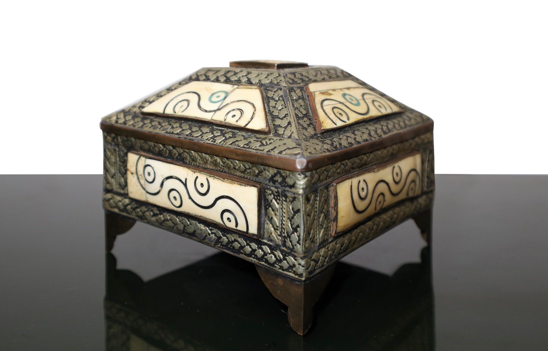 Null Moroccan costume jewelry box, First half of the 20th century cm h 12 x W 14&hellip;