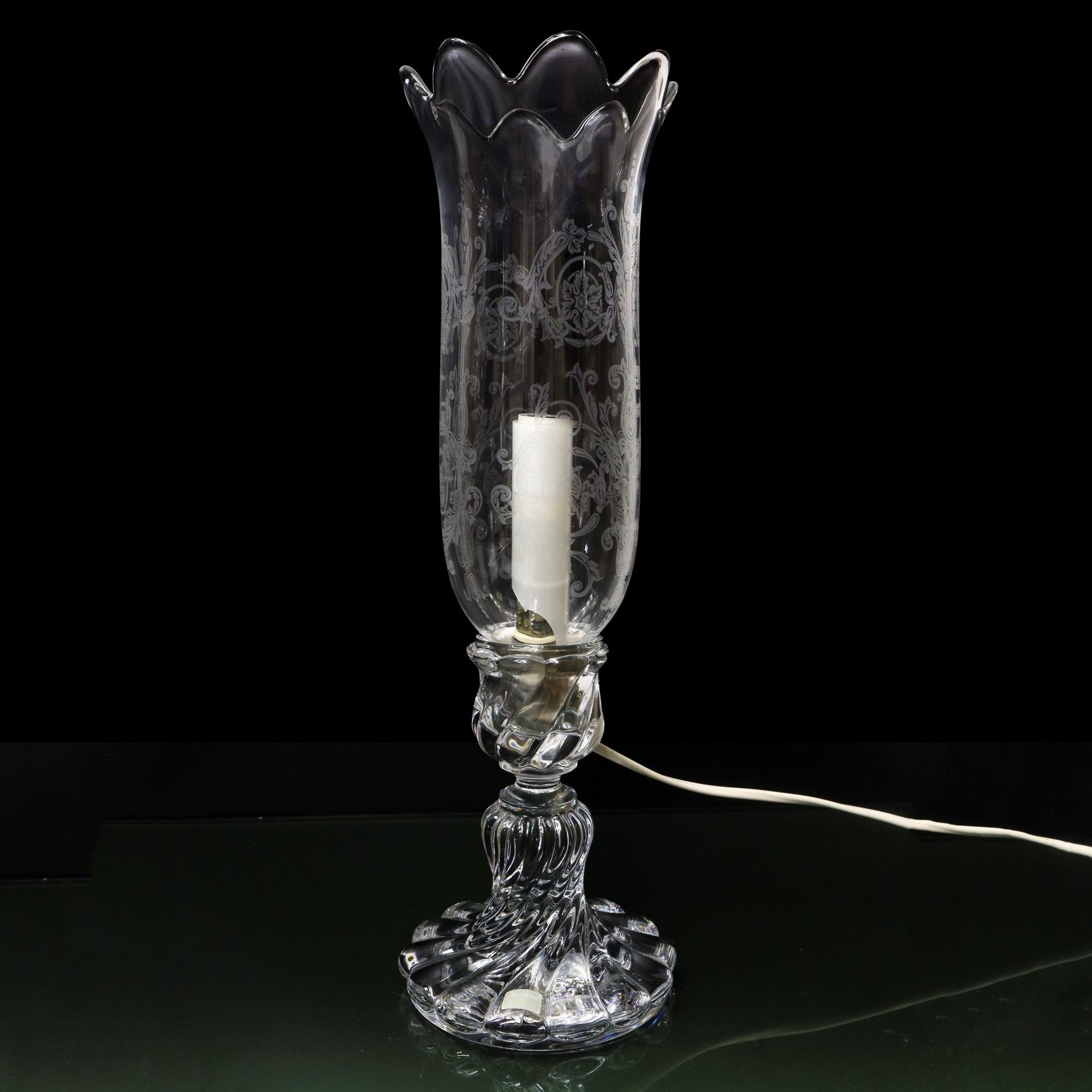 Baccarat Baccarat - Bougeoir gobelet en cristal électrifié H 40.5 cm Lésion sur &hellip;