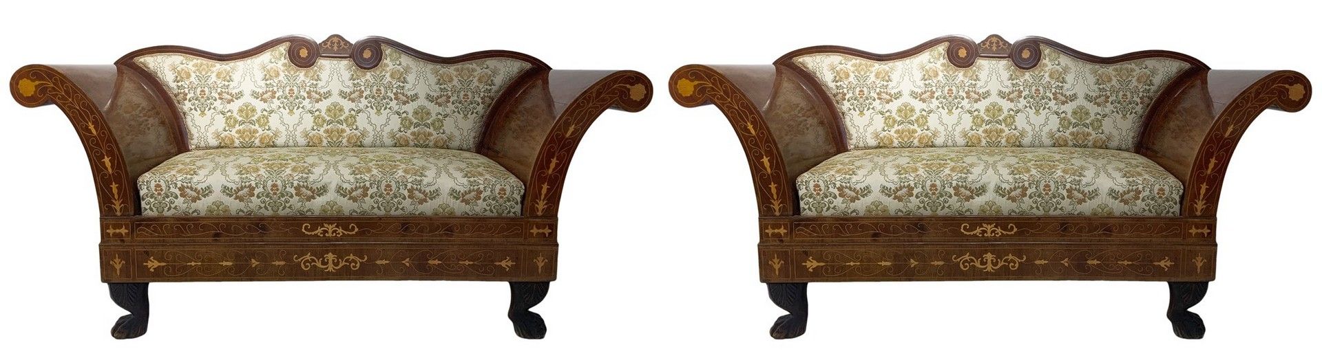 Null 一对带镶嵌物的双座沙发，18世纪。 高90厘米。长172厘米。盒式扶手，实心铁脚，带叶子装饰。西西里岛的橱柜制造产品。查理十世。可拆卸的座椅。状况非常&hellip;