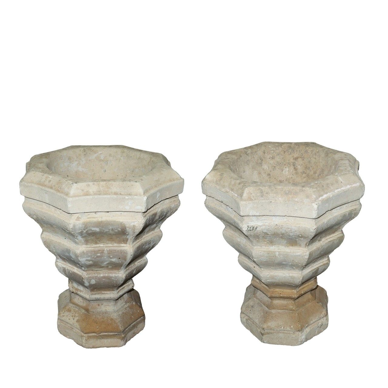 Null Paire de vases anciens en pierre blanche, XVIIIe siècle H cm 35x30