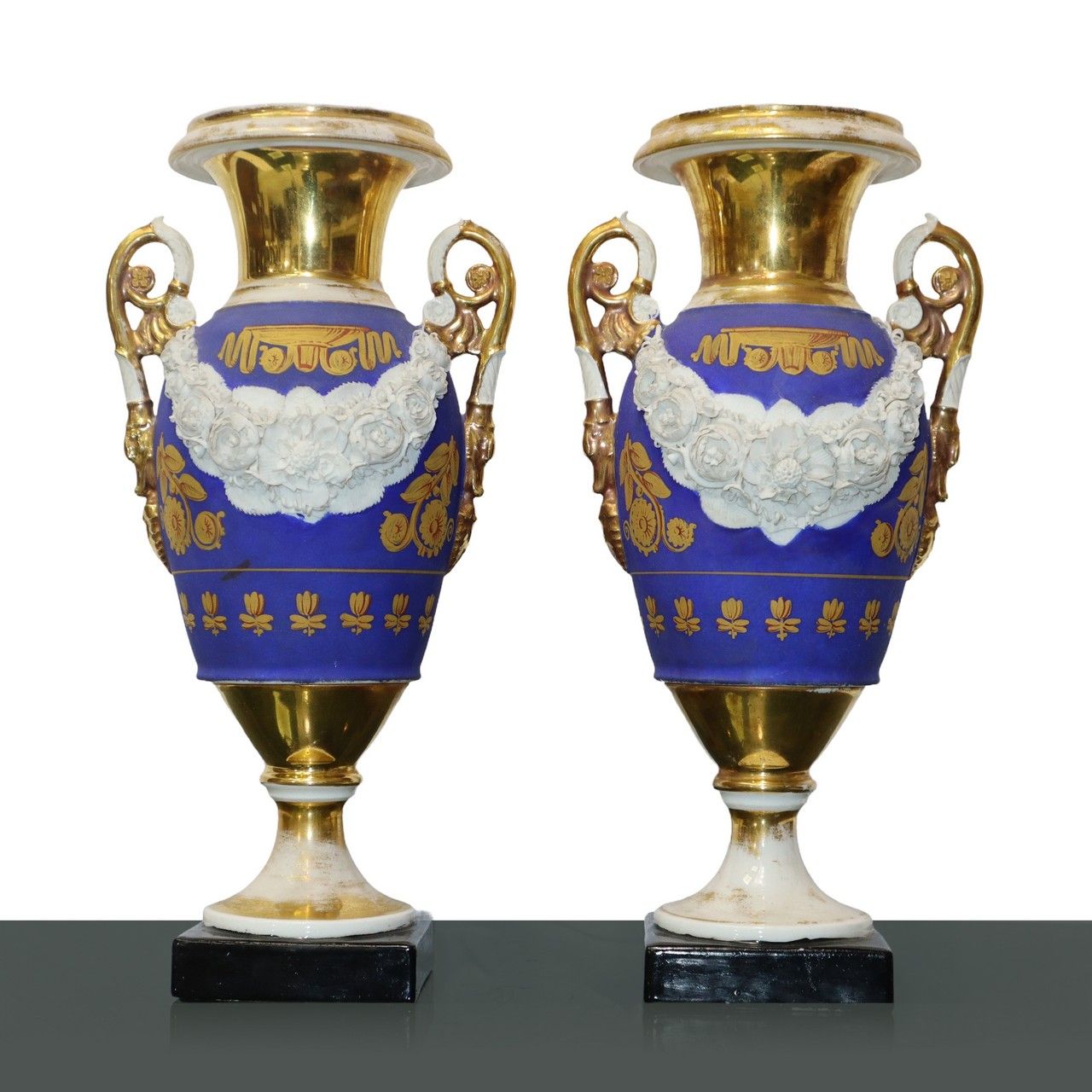 Null Paire de vases en porcelaine de Sofia, bleu français et dorure au mercure, &hellip;