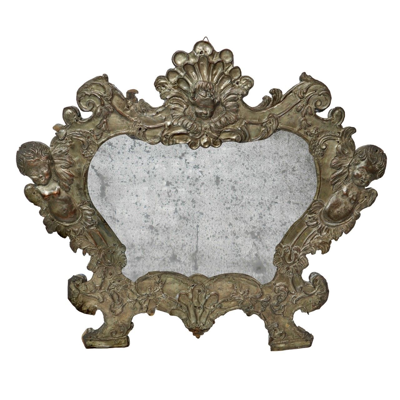 Null Cartagorie en métal repoussé, avec miroir au mercure, début du XVIIIe siècl&hellip;