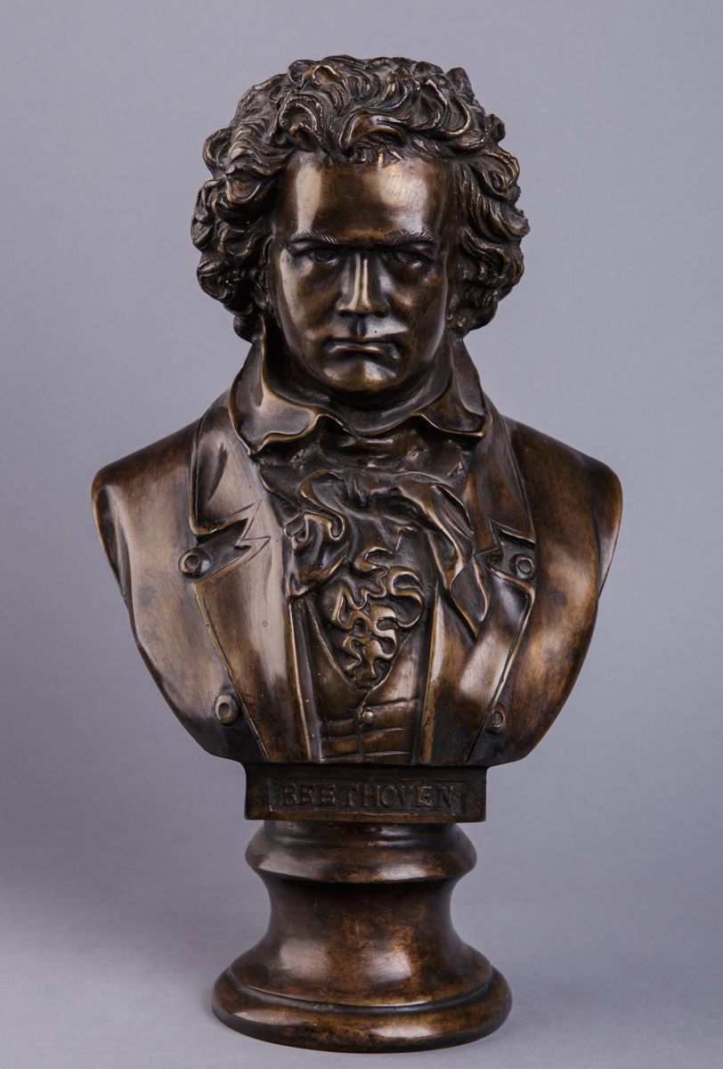 Null Sculpteur du 20e siècle, ,Buste "Ludwig van Beethoven", bronze, patiné brun&hellip;