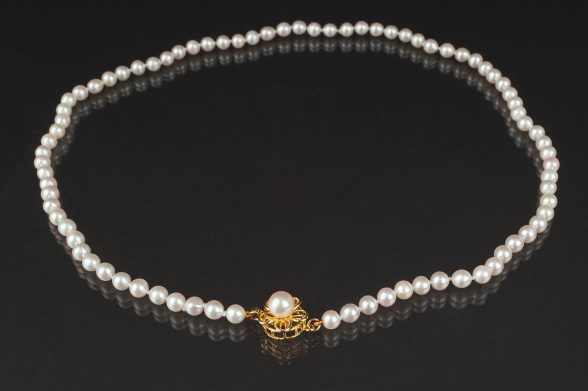 Null Collier de perles, fermoir GG 585, ,perles avec caractéristiques de croissa&hellip;