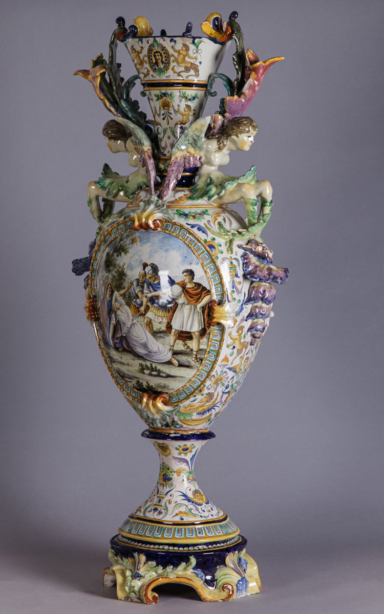 Null Grand vase en faïence dans le style de la Renaissance italienne, Italie, 20&hellip;