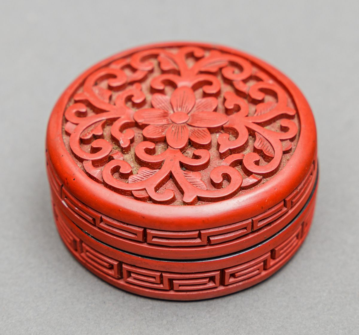Null Boîte à couvercle sculptée en laque, Chine, 19e siècle, ,boîte ronde plate,&hellip;