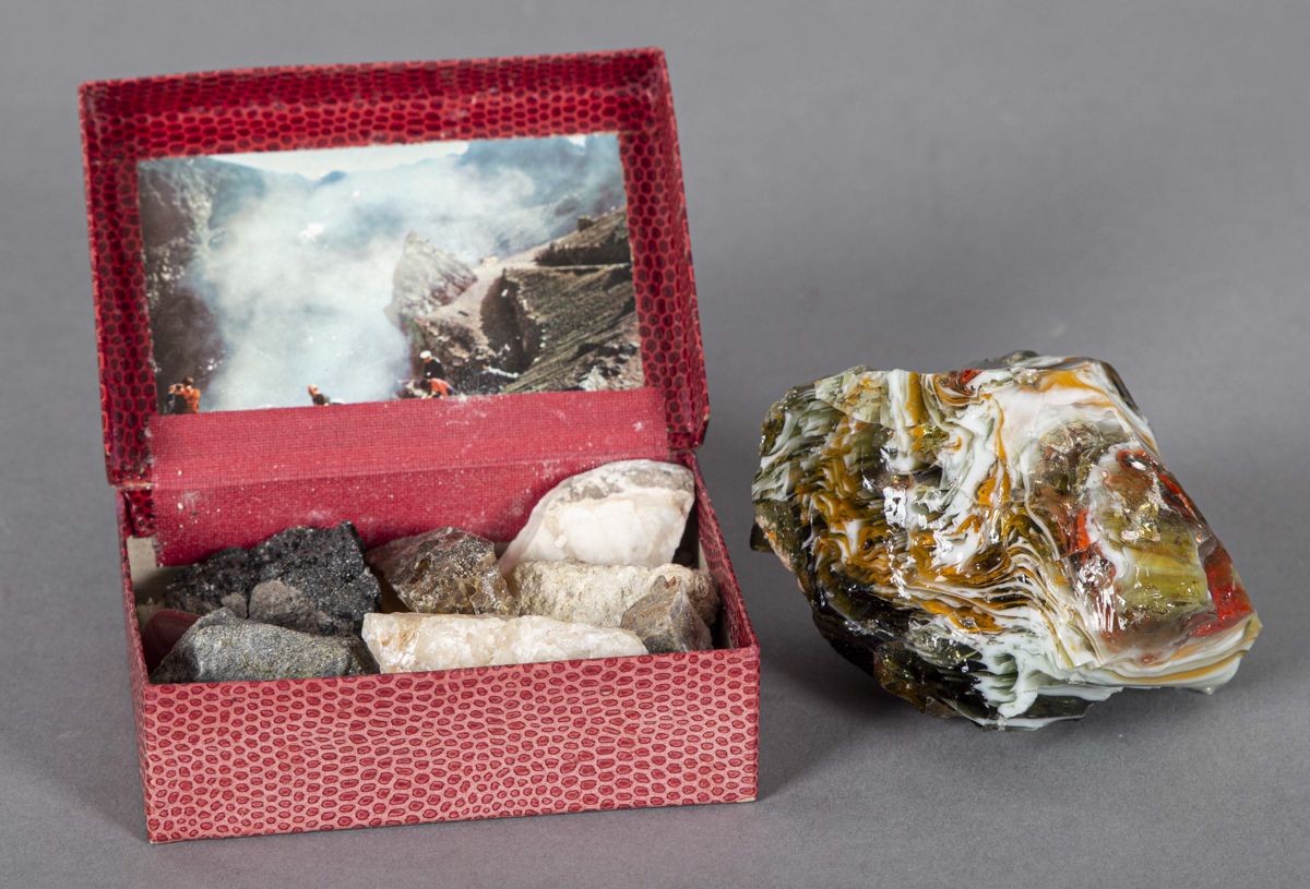 Null Petite collection de roches volcaniques du Vésuve (basalte, néphrite, phono&hellip;