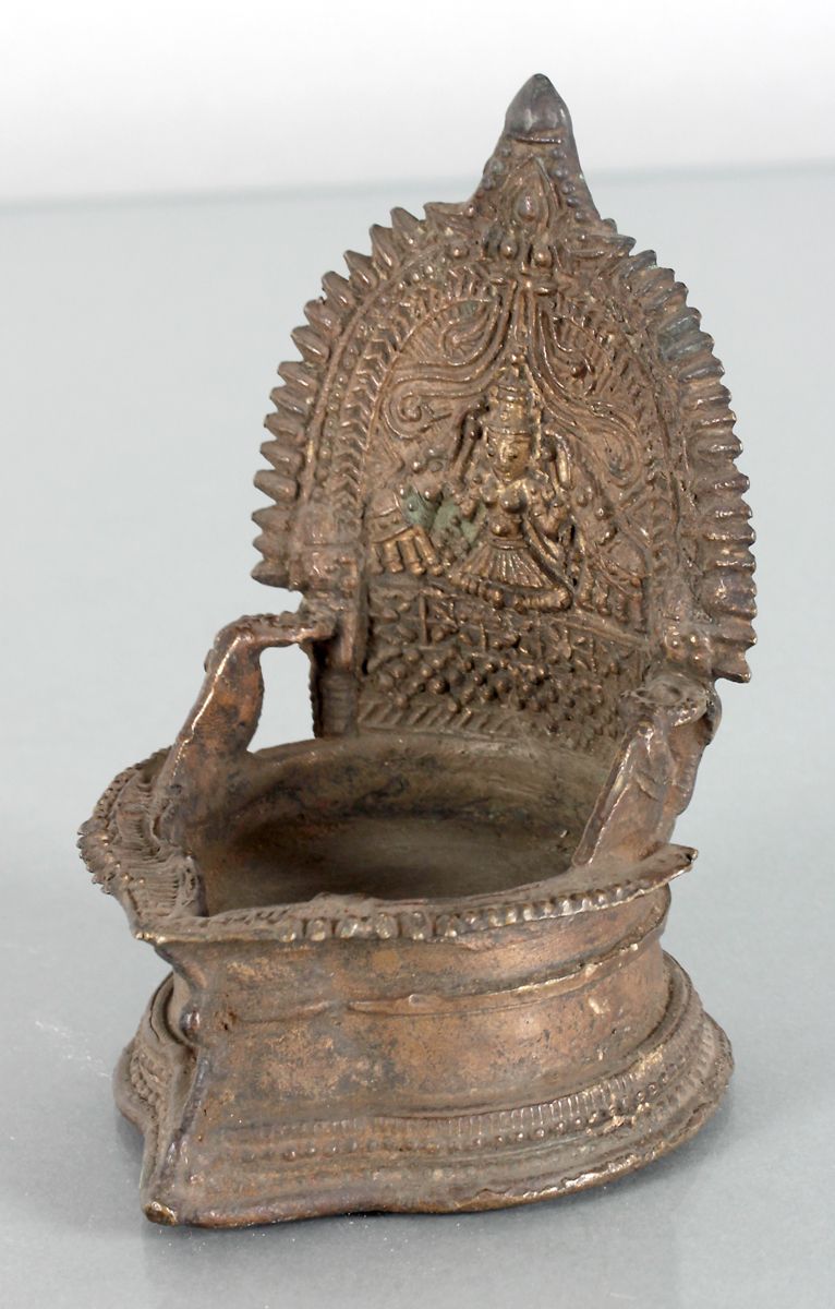 Null Lampe à huile Gajalakshmi, Inde, 19e/20e s., ,lampe à huile en bronze repré&hellip;