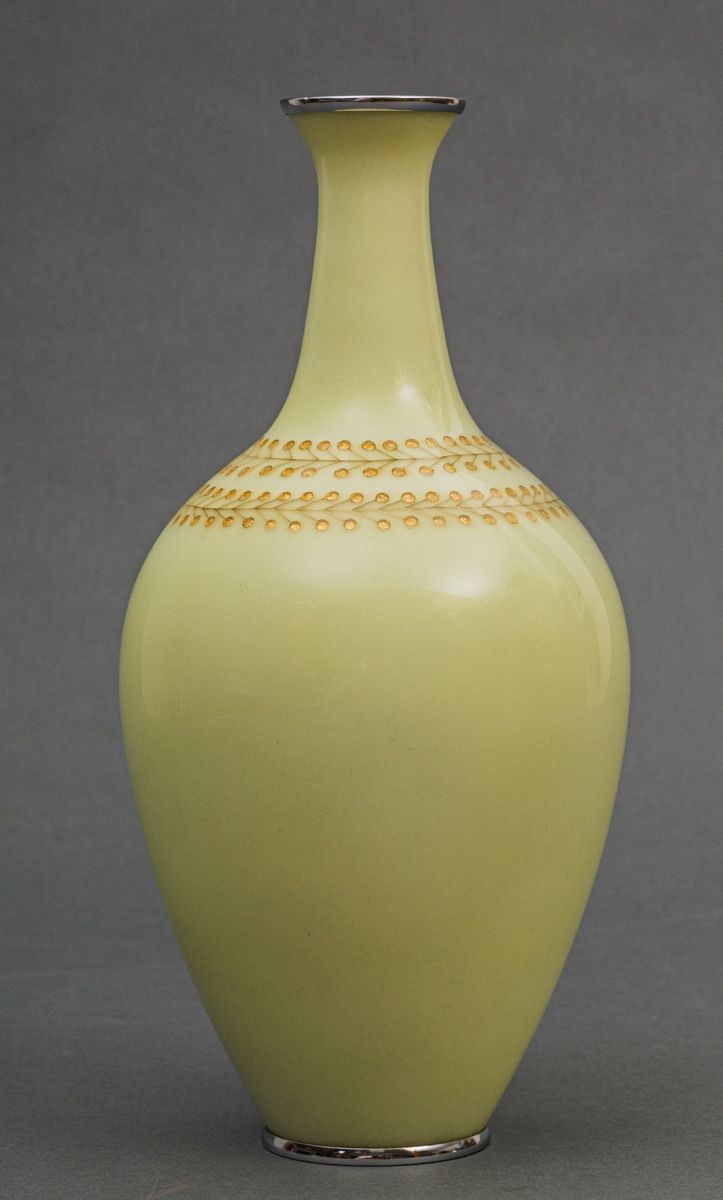 Null Vase cloisonné, Tamura III, Ota Yukio (1933-aujourd'hui), période Showa (19&hellip;