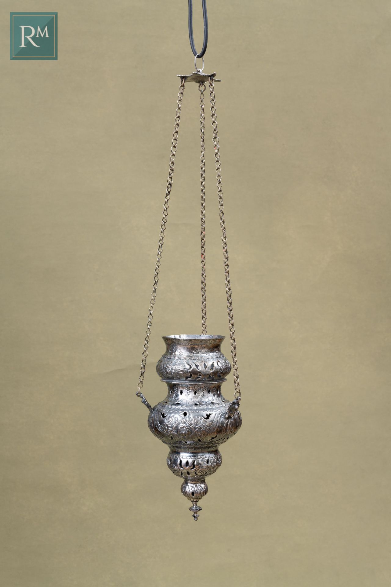 LAMPE DE SUSPENSION EN ARGENT 
GRIECHENLAND, OTTOMANISCHE KUNST, DATIERT 1804


&hellip;