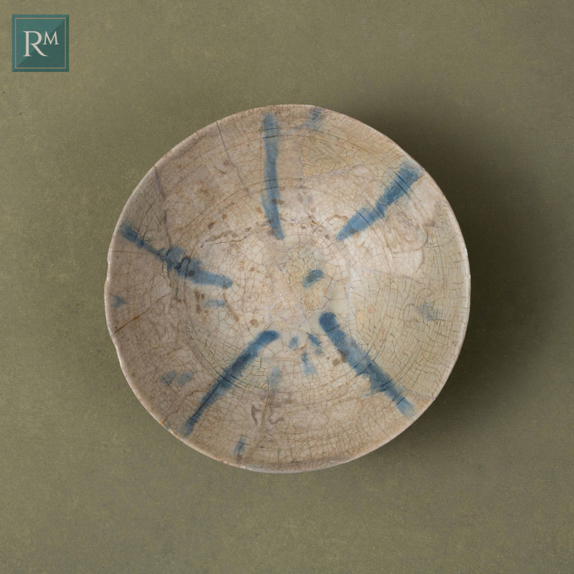 COUPE BLANCHE EN CERAMIQUE AUX LIGNES BLEUES 
伊朗，12世纪末-13世纪初









硅质陶瓷碗，侧面呈喇&hellip;