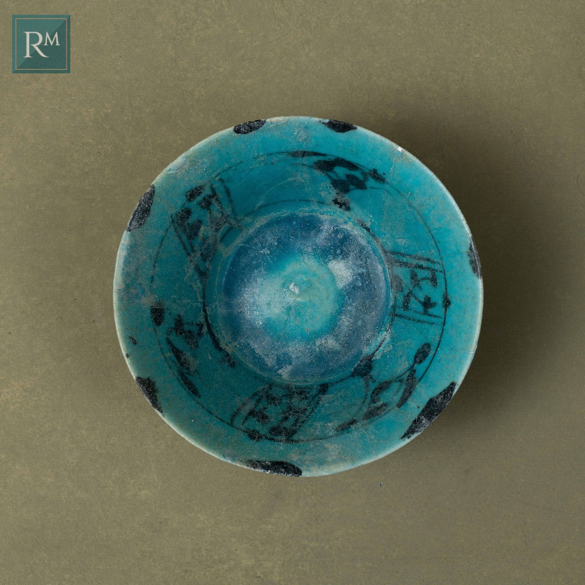 COUPE EN CÉRAMIQUE À DÉCOR NOIR ET TURQUOISE 
伊朗省，13世纪









硅质陶瓷截顶圆锥形碗，在透明的绿&hellip;