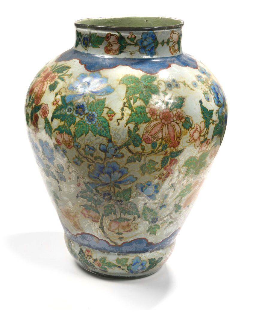 Null Important vase en verre peint et fixé sous verre à décor de fleurs polychro&hellip;