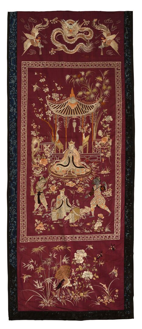 Null CHINA, first half 20th century.

Panel of embroidered burgundy silk, decora&hellip;