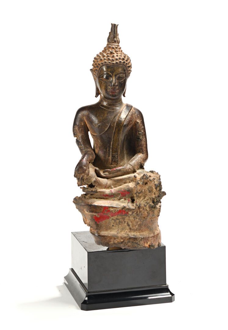 Null THAILANDE, XIXe.

Statue de Bouddha en bronze représenté assis en padmasana&hellip;