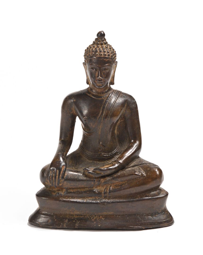 Null THAILANDE, XIXe.

Statuette de Bouddha en bronze représenté assis en padmas&hellip;