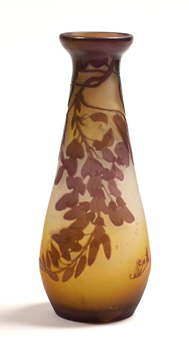 Null 埃米尔-加莱（1846-1904）。

多层酸蚀玻璃溶胶花瓶，有植物装饰。

20世纪初。

H.20.5厘米。