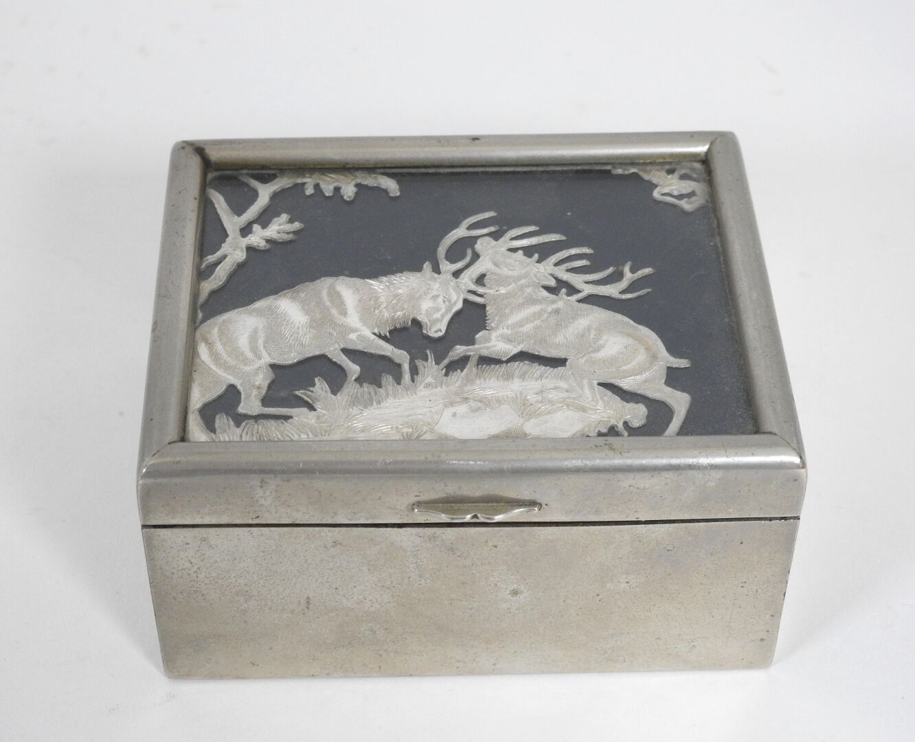 Null Caja rectangular de caoba recubierta de metal cromado y decorada en la tapa&hellip;